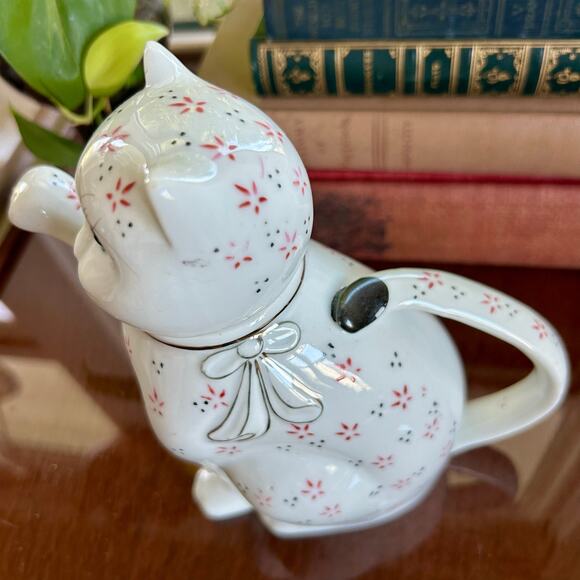Vintage Small Ceramic Lucky Cat Tea Pot with Lid - Picture 4 of 14